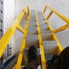 Escalera industrial de peldaño compensado 63º OUTLET